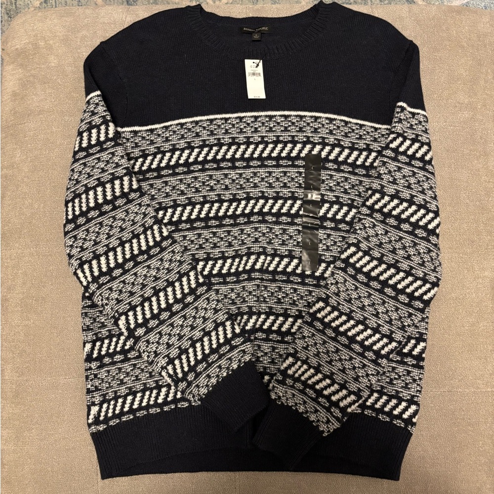 New with tags Banana Republic Blue and White Crewneck Sweater